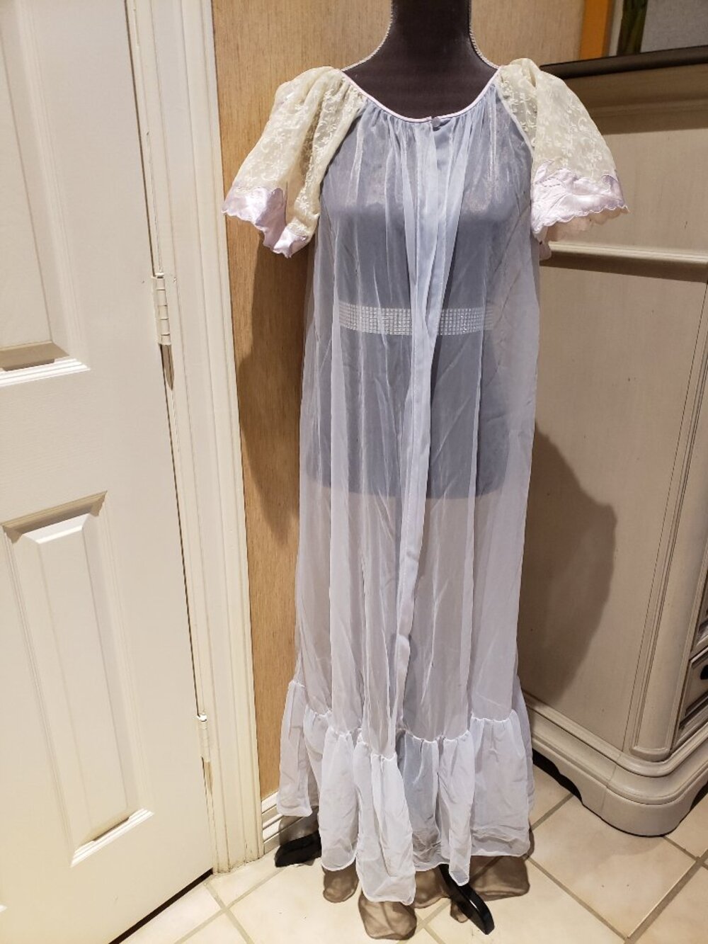 Move Star Beautiful  Vintage  Nightgown